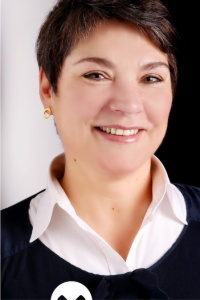 Dr. Anke Holl